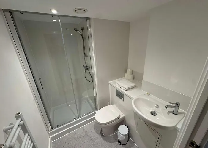 Апартаменти Flat Close To Queen Square - Flat 2b *